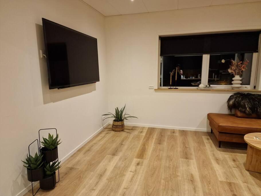 New Flat With Hot Tub - No3 Apartment Oyndarfjordur Ngoại thất bức ảnh